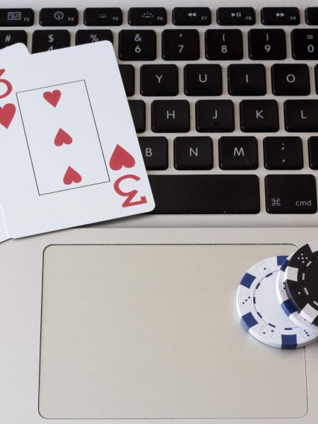 Live Poker and Online Poker: What is the best option for you?